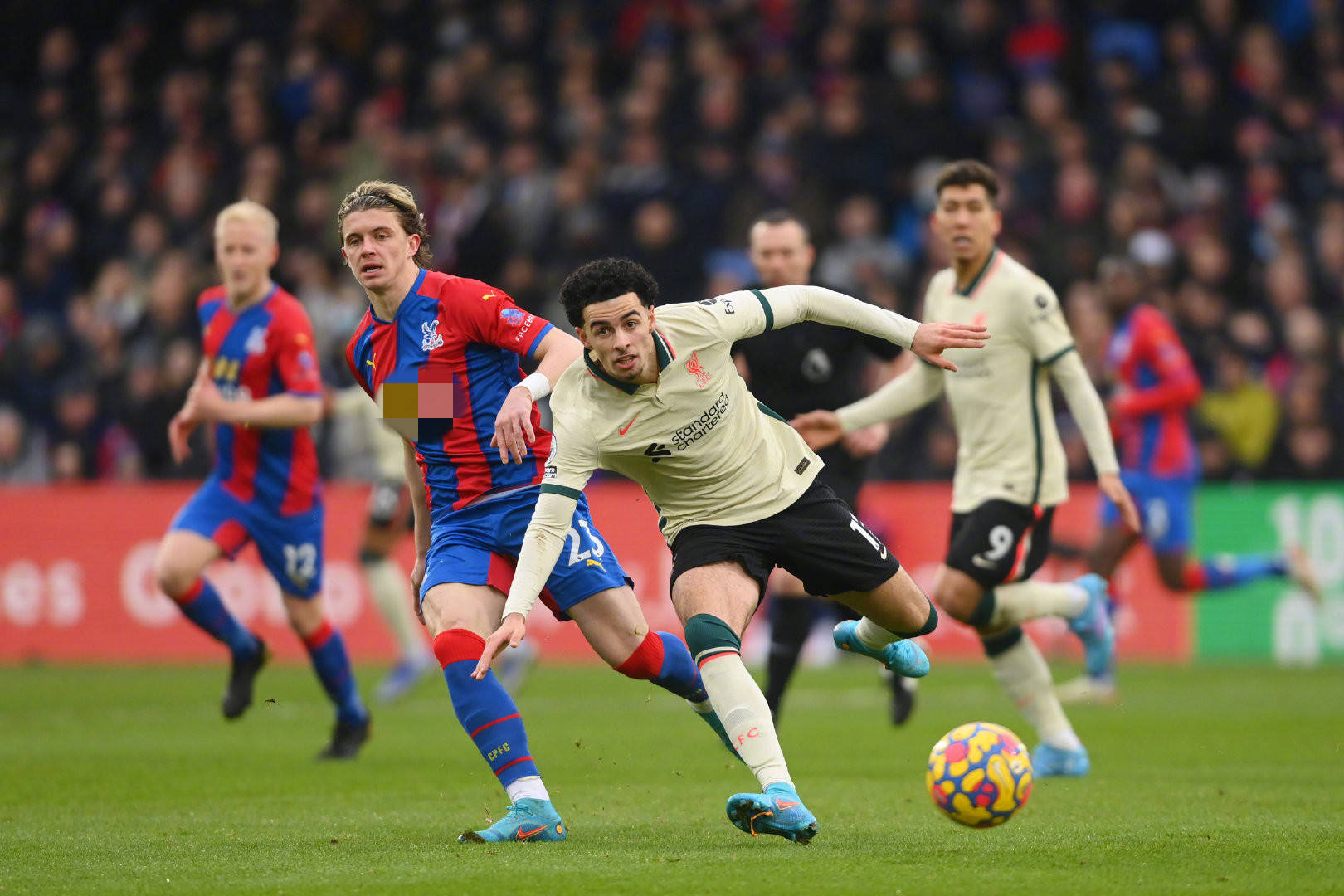 根據多方媒 根據多方媒